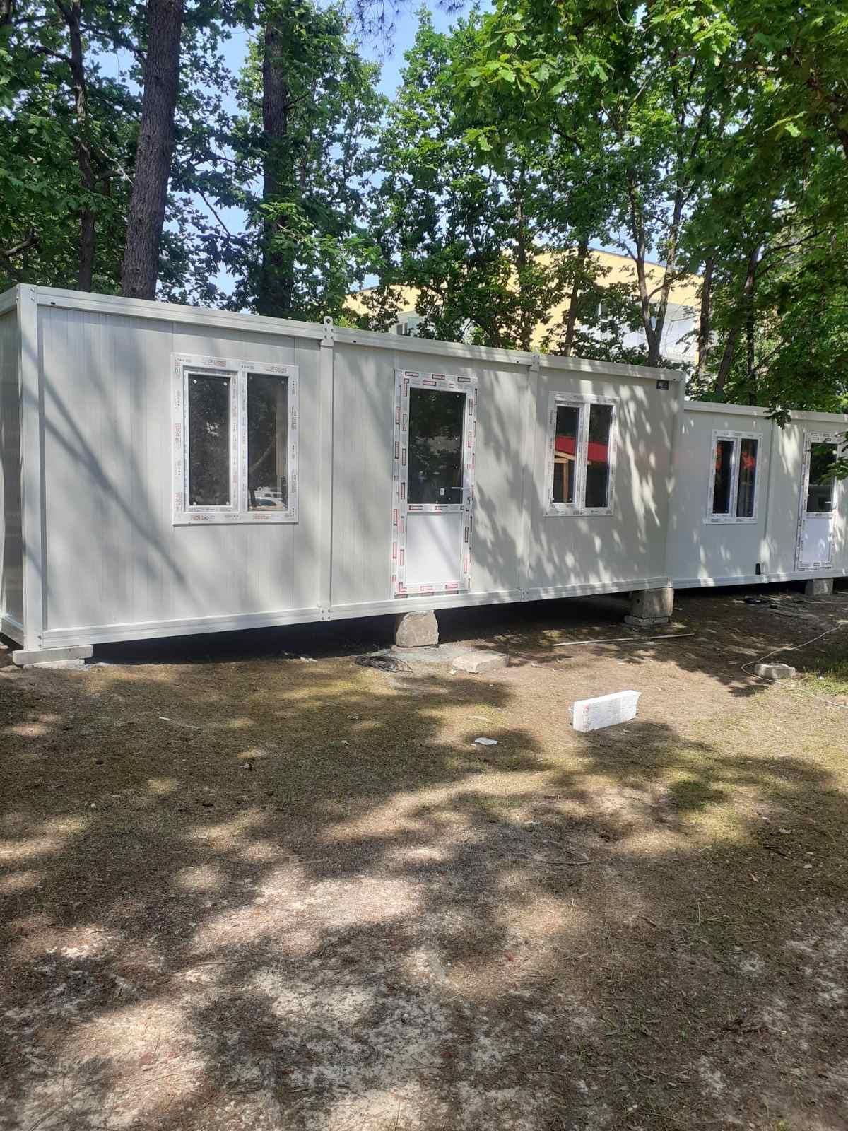 Високо качество модулни контейнери за живеене Лизинг Налични 8х2.40м