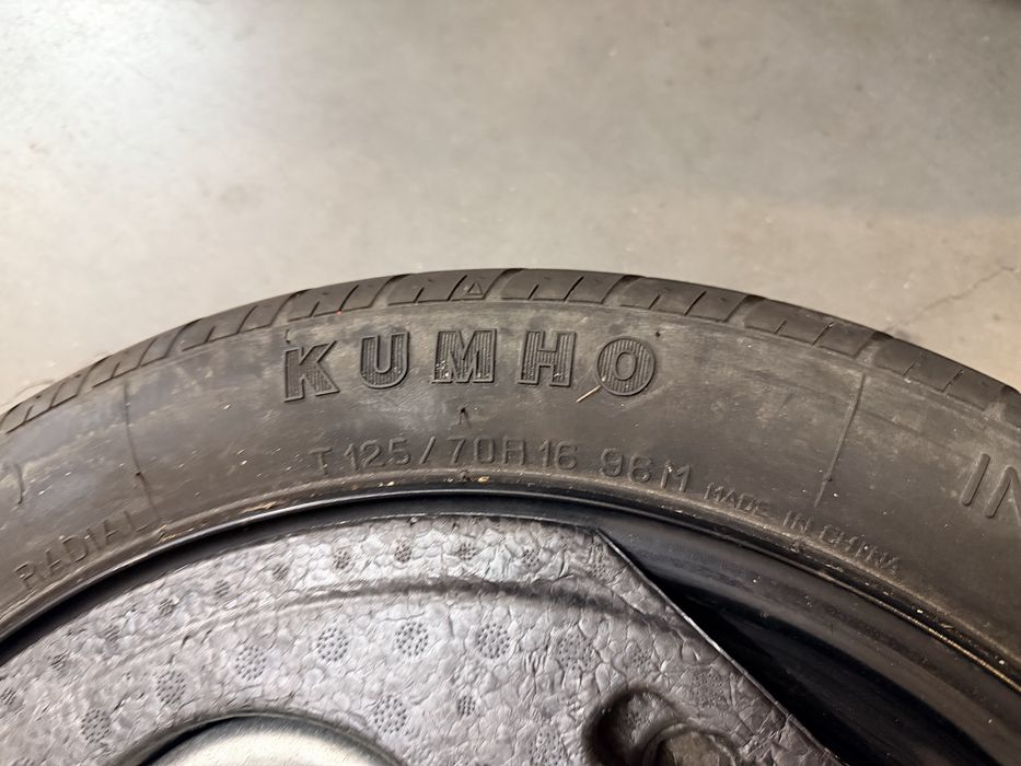 Vw голф 5 V резервна гума патерица 16” и комплект