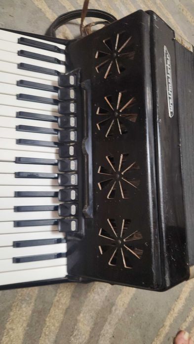 Акордеон Weltmeister strlla