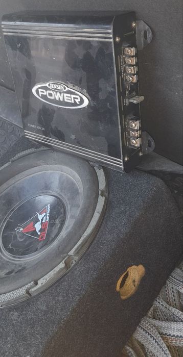 Kuchaytirgich "JENSEN POWER 400.2R" modeliga o'xshaydi,