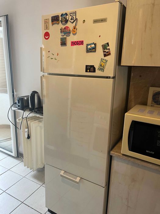 голям работещ хладилник Beko (Беко)