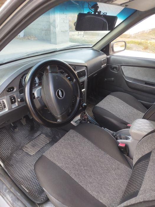 Nexia 2 1.6 sotiladi