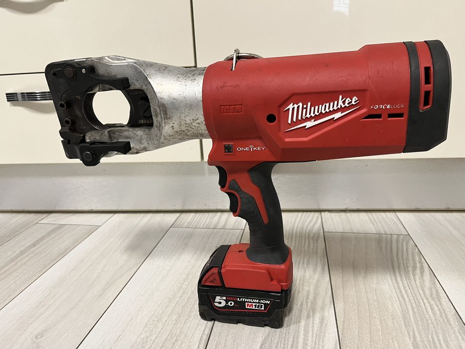 Milwaukee foarfeca taiat cablu cu bateria de 5 amp nu hilti dewalt