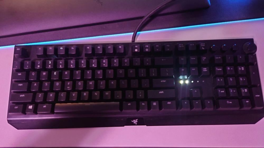Vând tastatura gaming Razer blackwidow elite