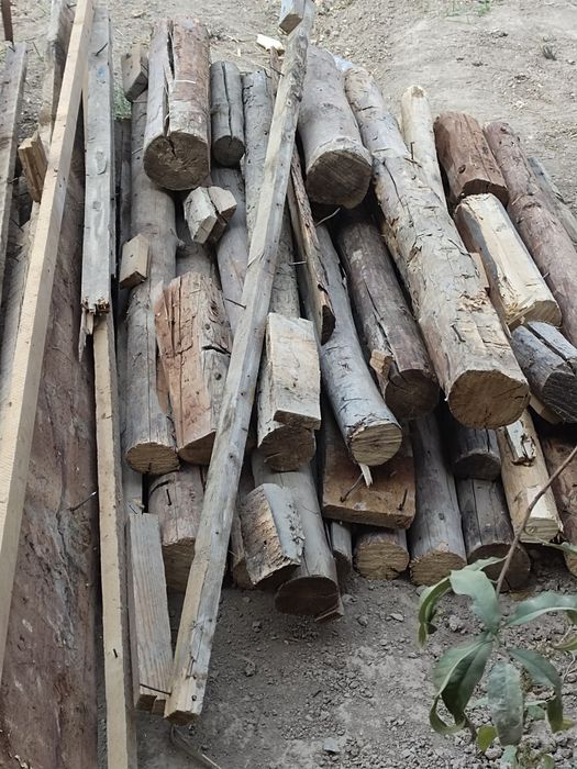 Buzilgan baquvvat eshik romlar bor taxta tôsin aralash ôtinga yariydig