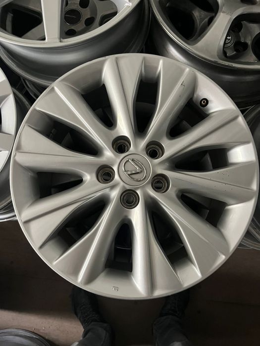 Продам диски R17 Lexus оригинал