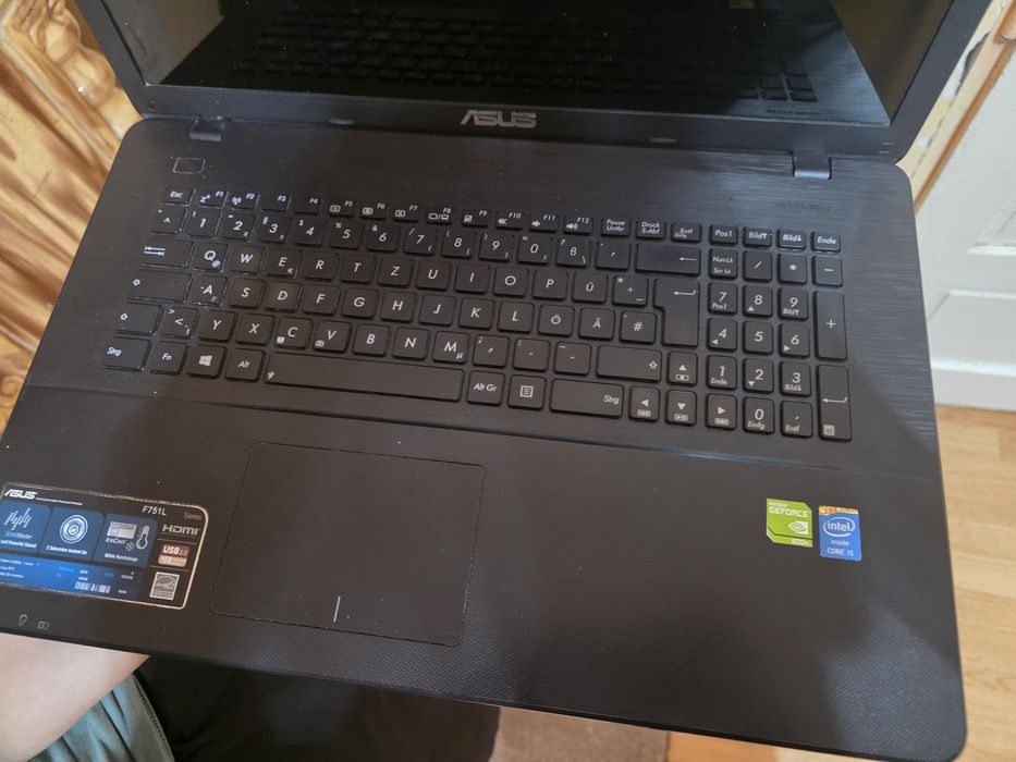 Laptop Asus i5...