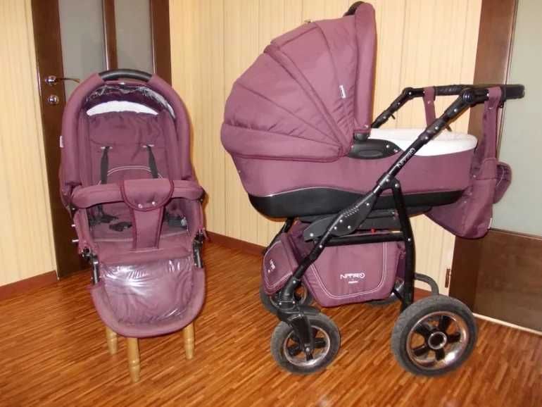 Vând urgent un cărucior pentru copii.