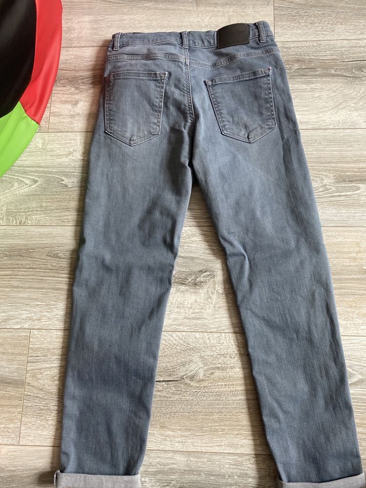 Продам джинсы на мальчика 10-12 лет