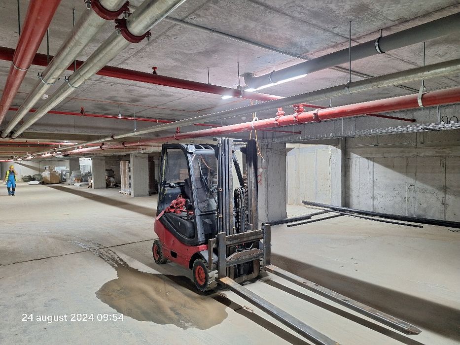 Închiriez stivuitor pentru lucrări in subsol parcări subterane