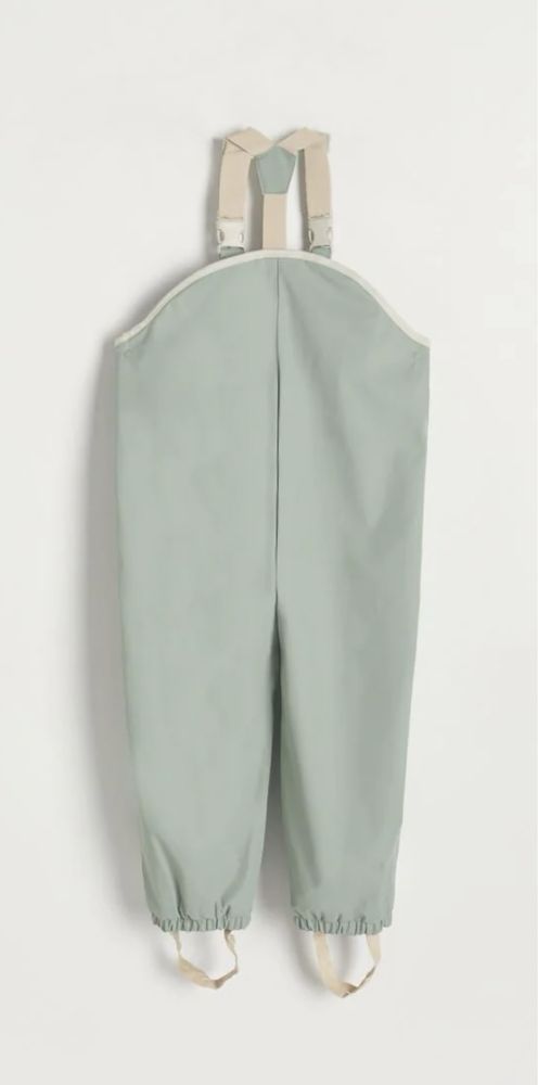 Чисто нов панталон-дъждобран с тиранти в зелено