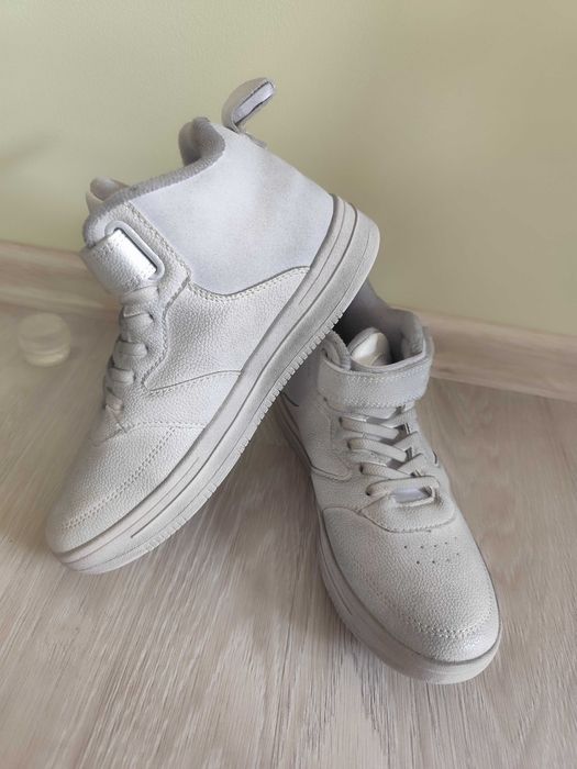 Нови високи кецове Primigi от естествена кожа за момче- номер 31 и 36