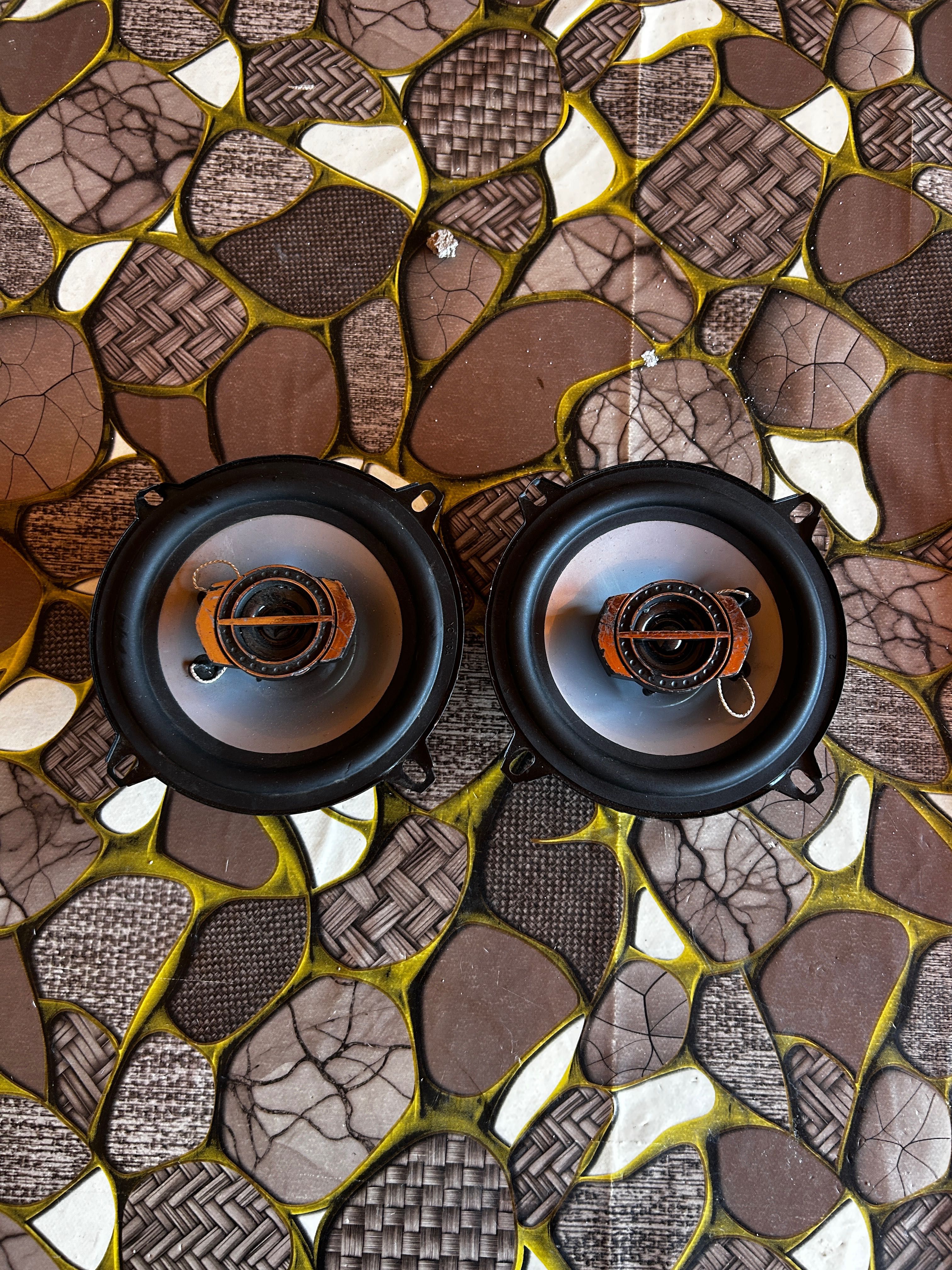 Продавам два тонколони марката Maxtech и един брой от BM Audio,