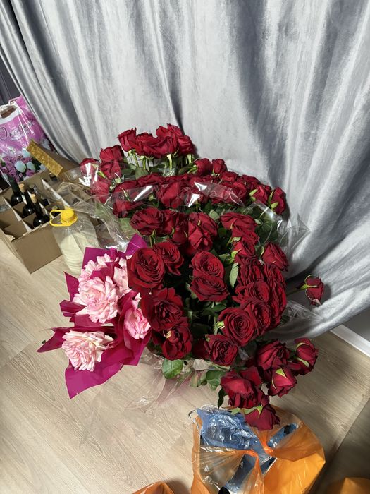 Розы два букета по 25 шт или же можно 51