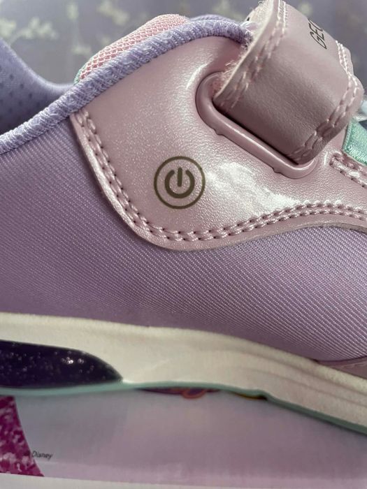 Светещи маратонки Ариел, Geox