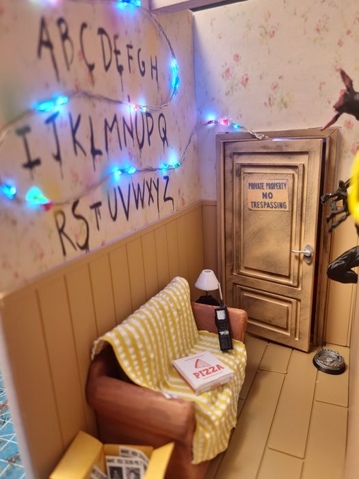 Booknook, декорация за библиотека Stranger Things