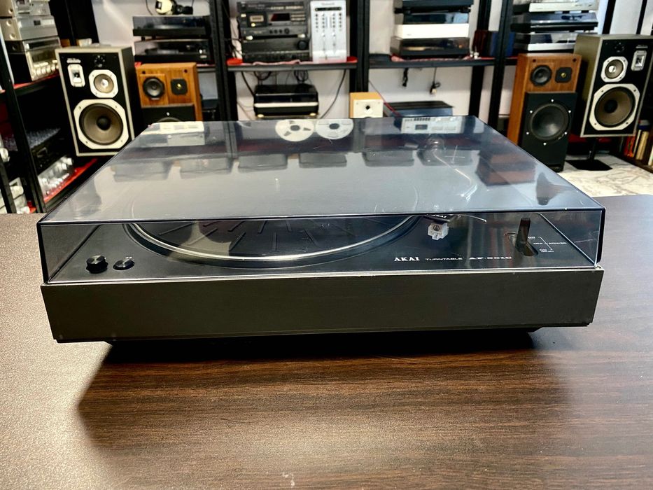 Vintage грамофон Akai