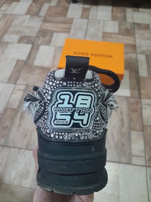 Louis Vuitton skate swarovski