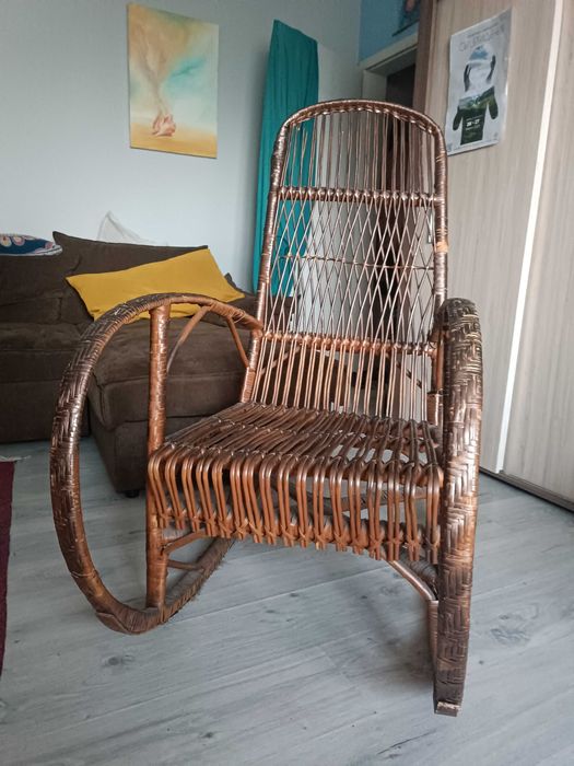 Ратанов люлеещ се стол