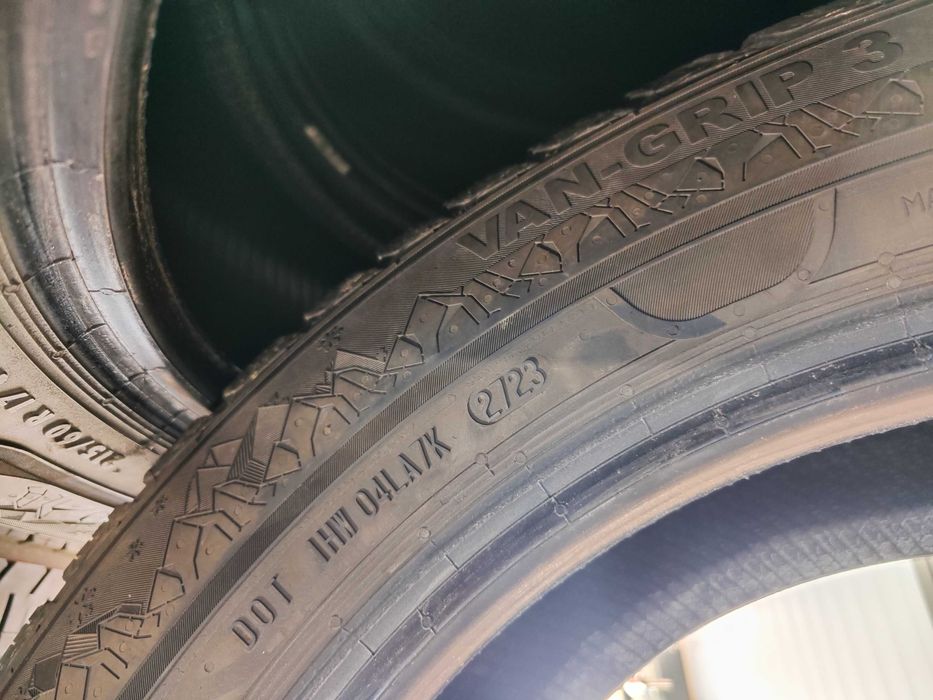 4бр.зимни гуми 215/60/17C Semperit