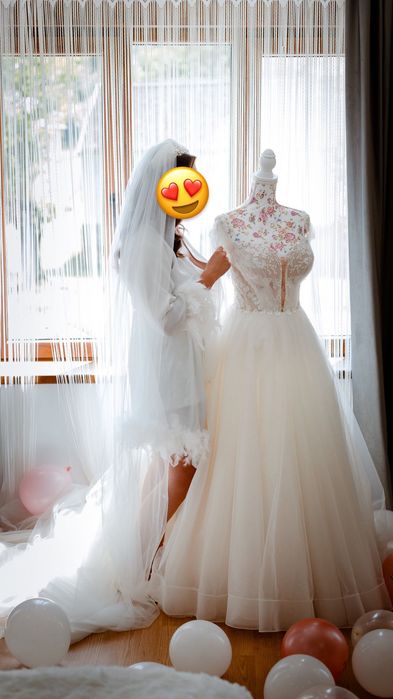 Vând rochiță de mireasă !!