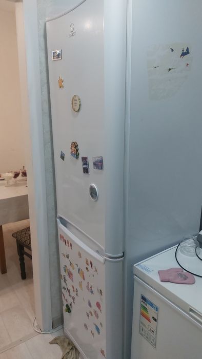 Холодильник с морозильной камерой Индезит