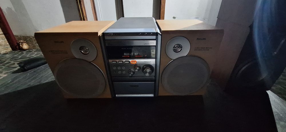 Combina muzicala cu boxe Philips .