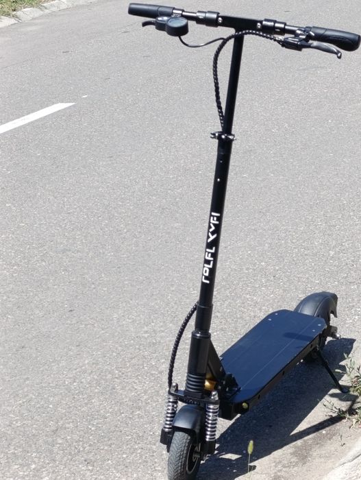 Trotineta Electrica Echipamenta cu toate accesoriile la ea