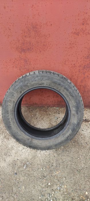 Продам б/у 2 зимних автошины Pirelli Ice zero 185/65 R15