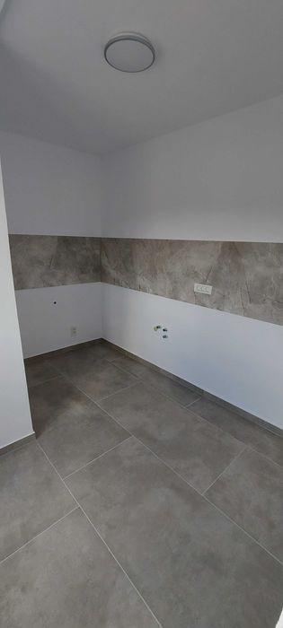 Spațiu comercial nou, 50 mp, parcare proprie inclusă