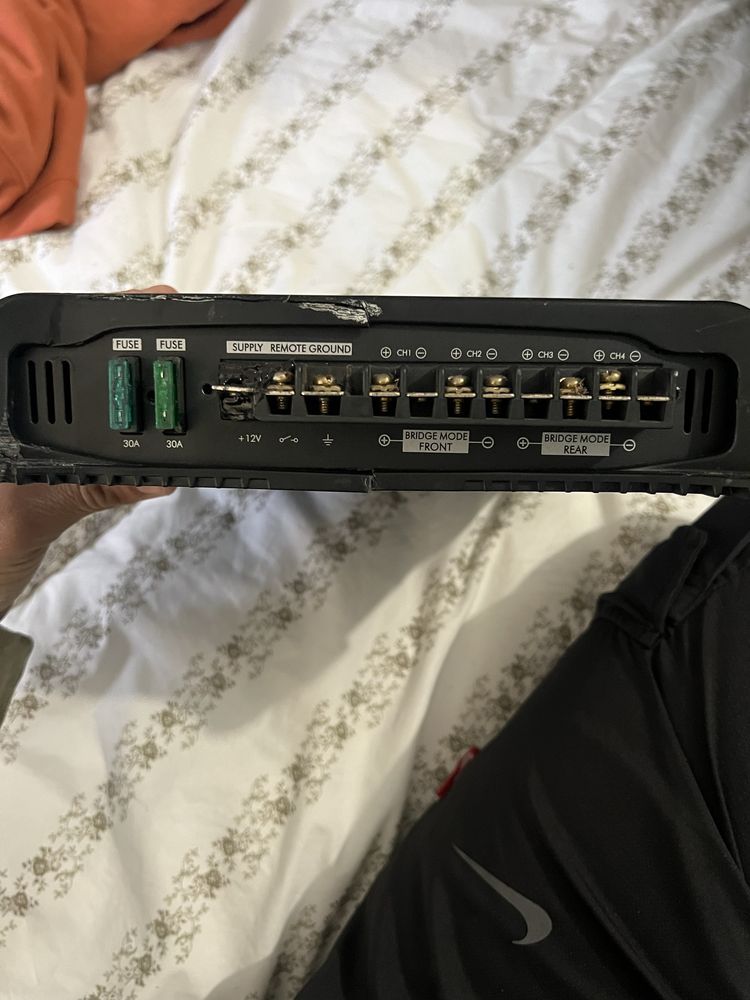 Бас каса alpine 12 със усилвател blaupunkt