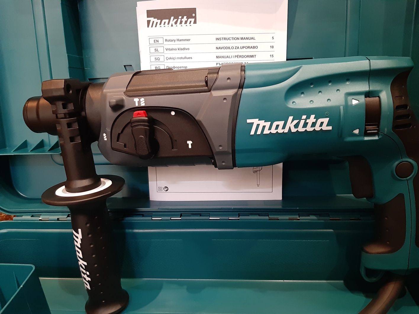 Перфоратор Makita HR2470T/780W/24мм.