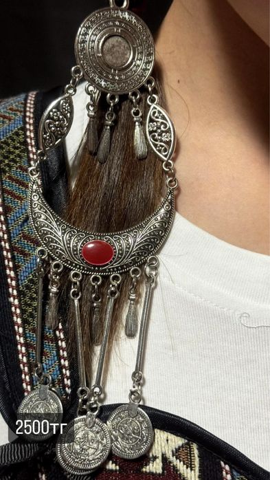 Казахские национальное украшения.