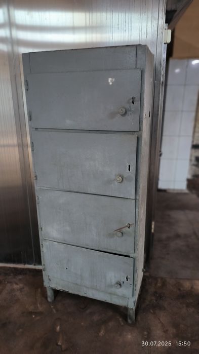 Сейфы металлические разного размера