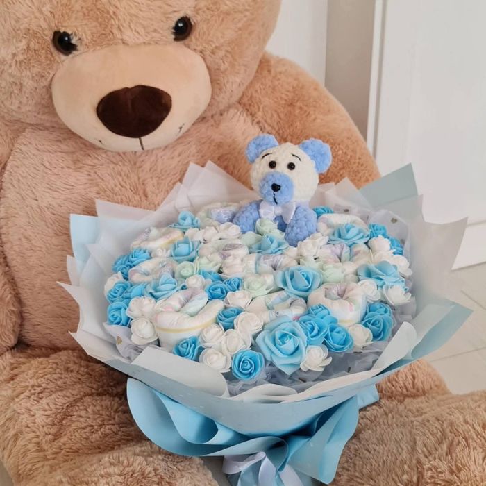 Голям Букет  вечни рози бебе памперси бонбони персонализиран рожден де