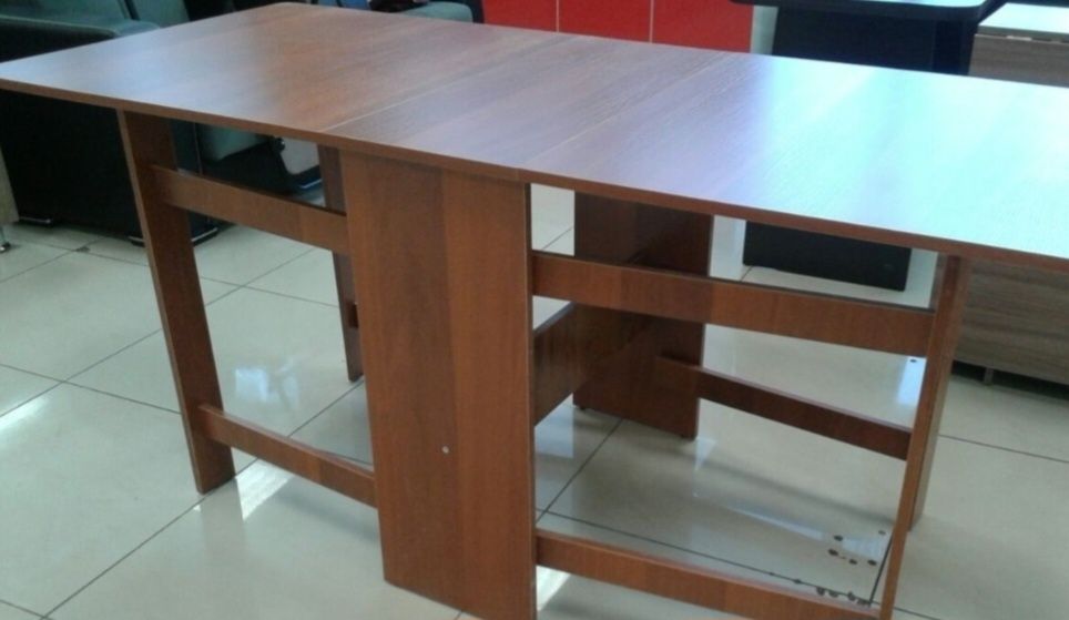 стол книжка  в  хорошем состоянии