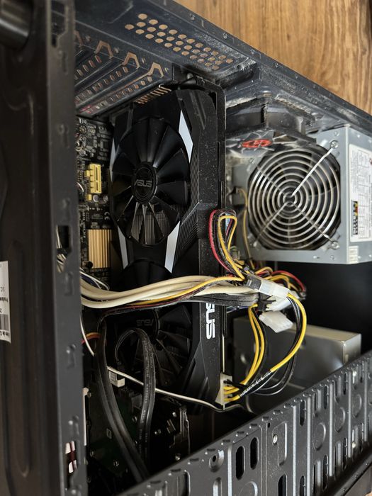 Vand PC i5 4460 RX580 +MONITOR