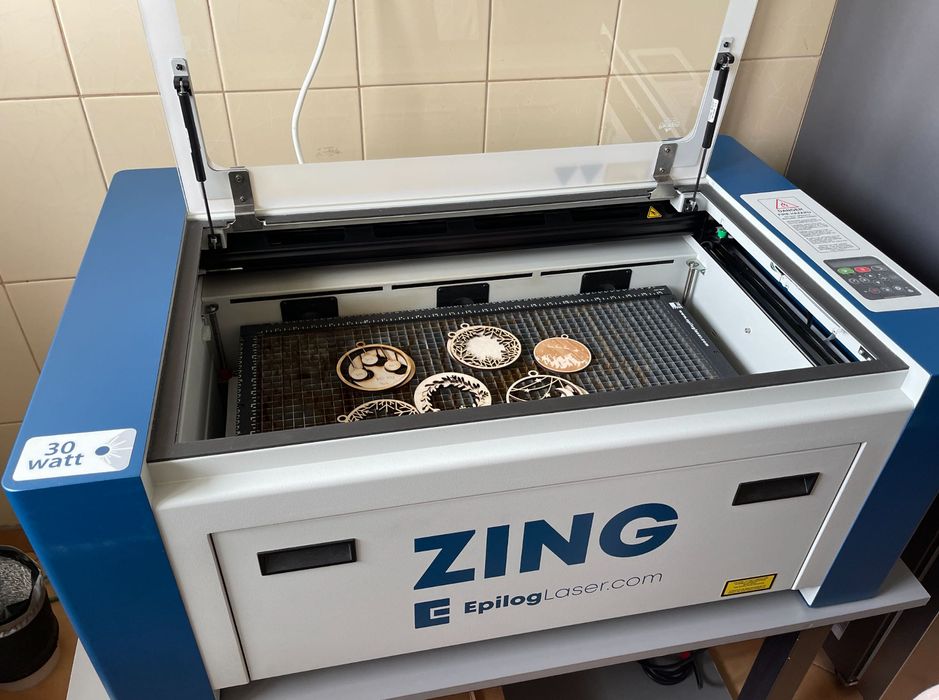 Masina de gravat laser Profesionala Epilog Zing 24 + accesorii
