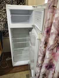 Продам холодильник Атлант,defrost большой и вместительный,все работает