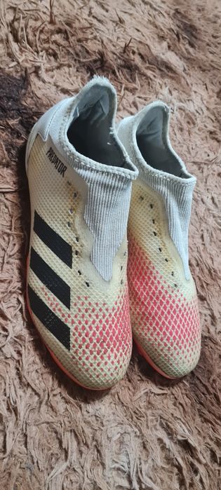 Ghete fotbal adidas predator