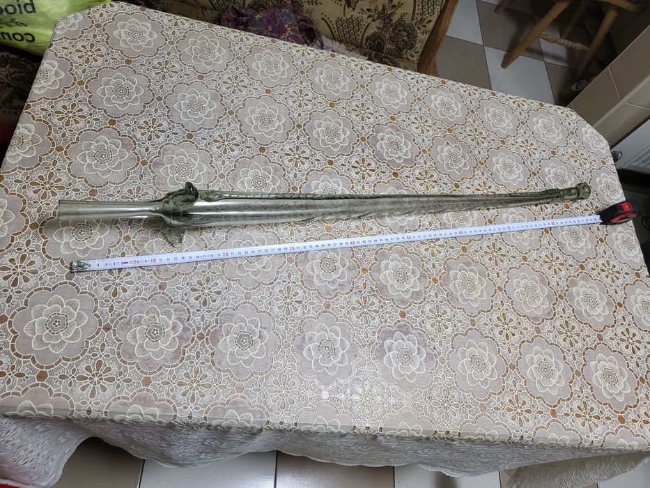 Vând bibelouri peste