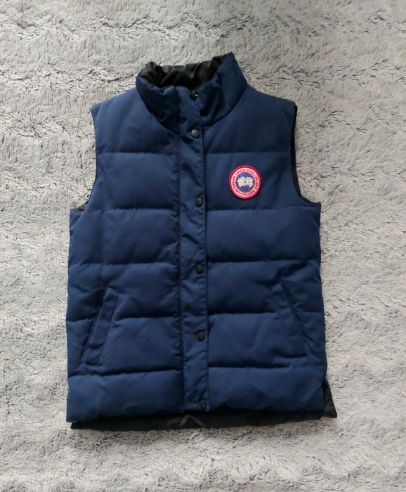 Canada goose S46 , мъжки пухен елек ,отлично състояние