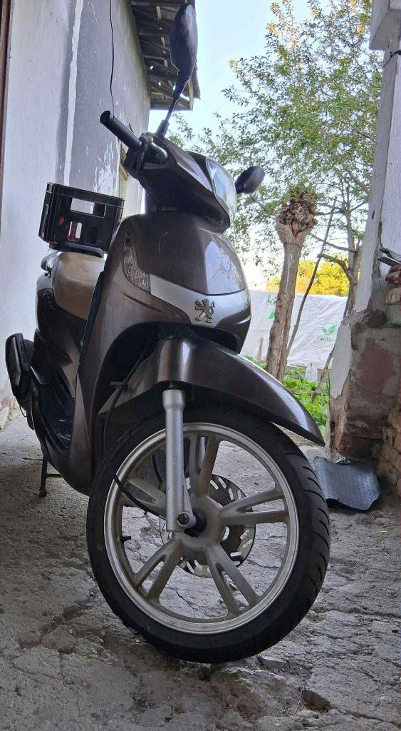 Продавам Пежо тлет 150и
