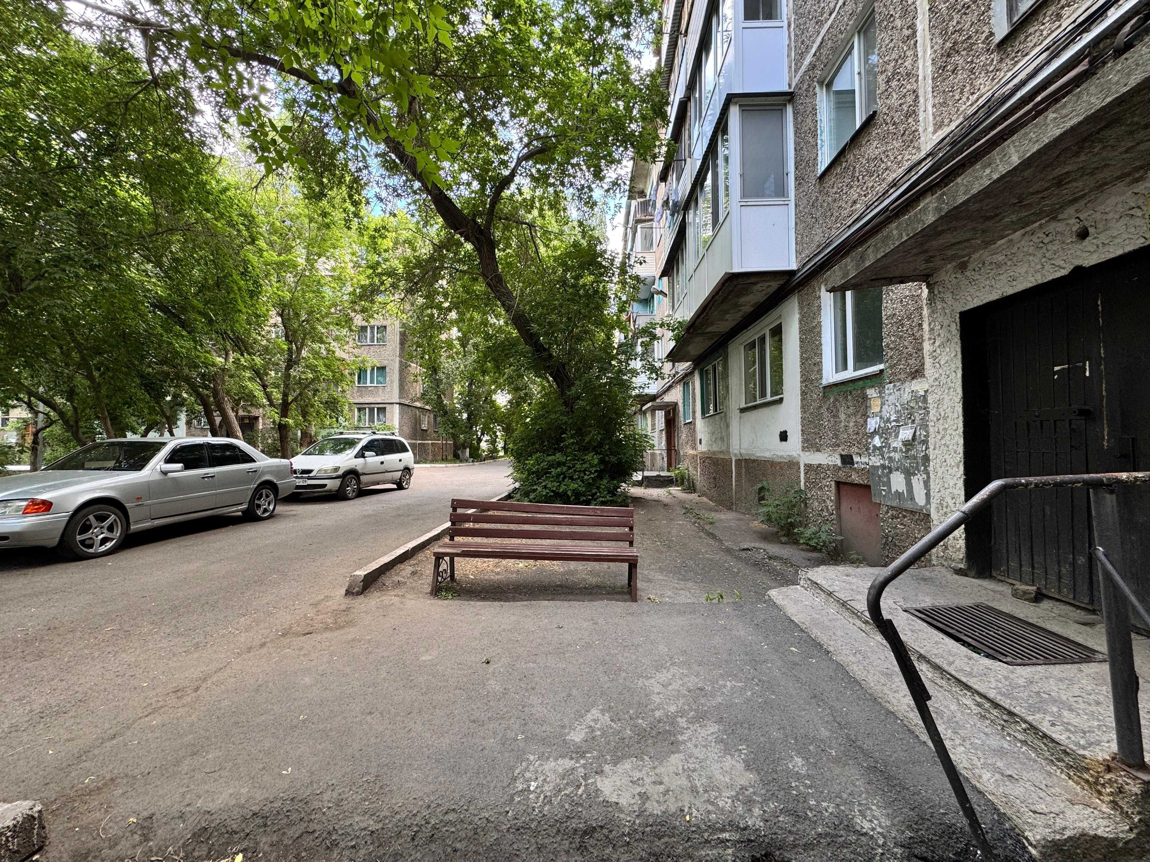 Продаем 3 комн. кв. в Пришахтинске - 23 мкр. , 30 дом