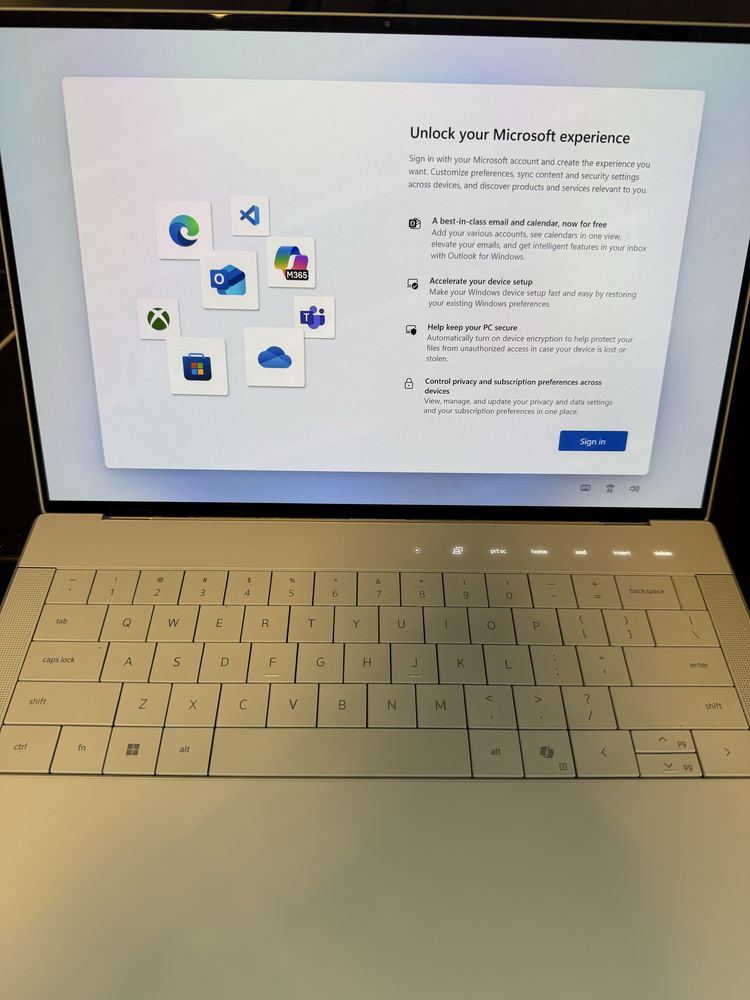 НОВ Dell XPS 14 9440, OLED Touch Screen, Intel Core Ultra 7, 32GB, 1TB
