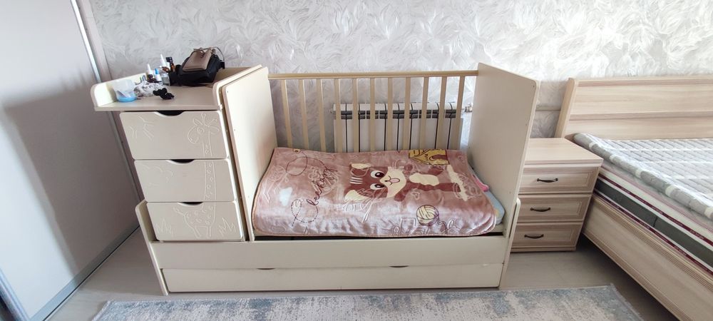 Продаем манеж- кровать в отличном состоянии