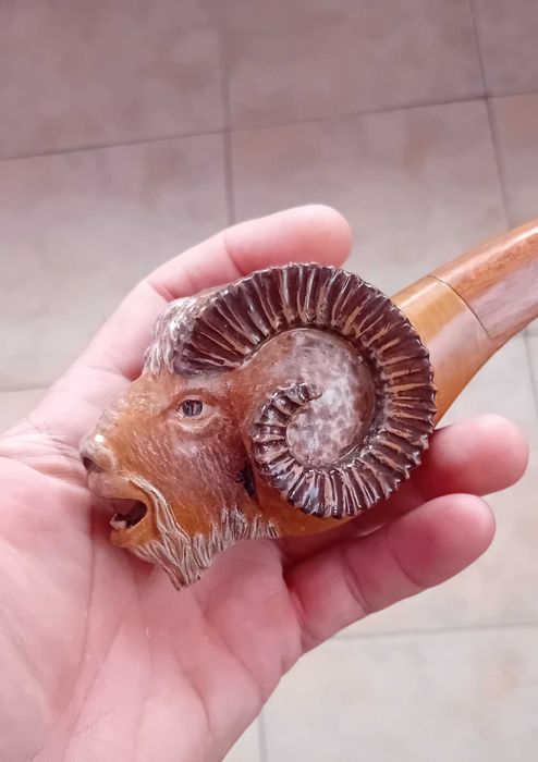 Лула за пушене "Овен". Дърворезба от Генадий Никитин.