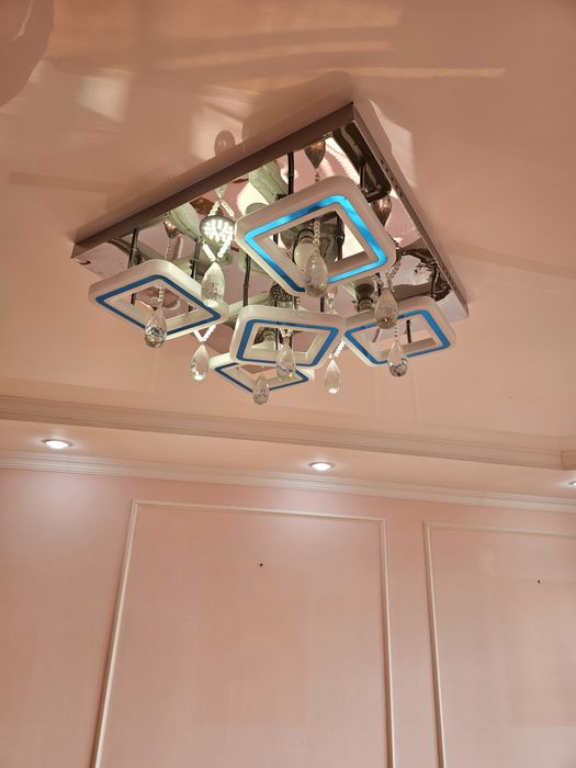 Продам люстры 4 шт