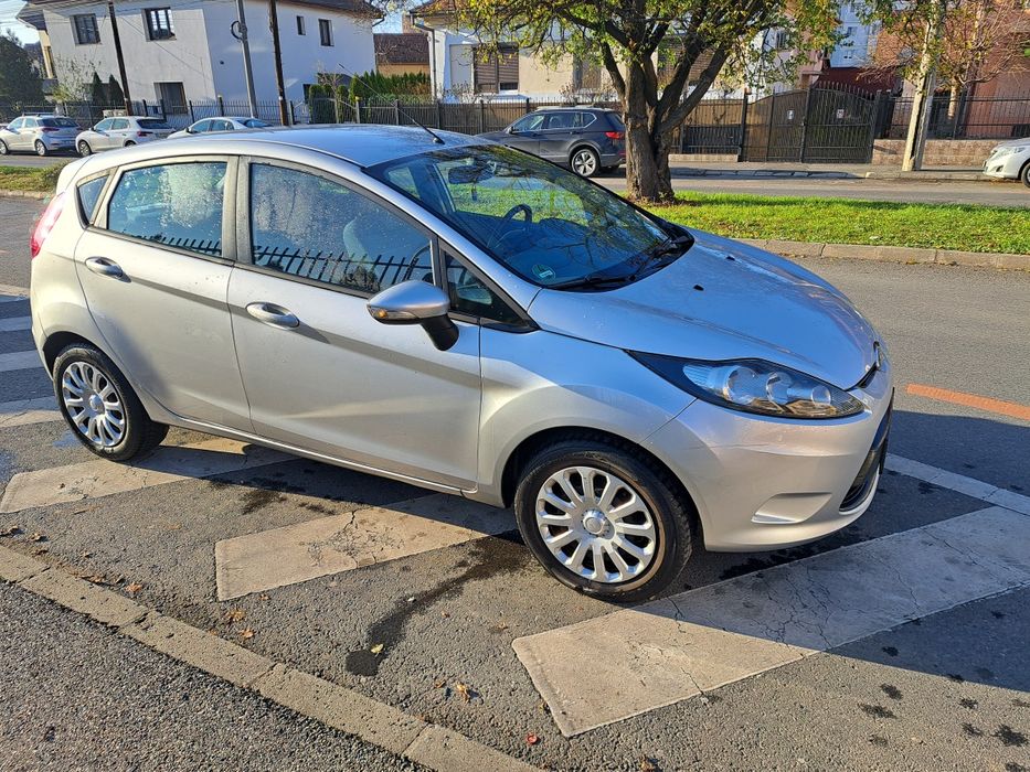 Vând Ford Fiesta