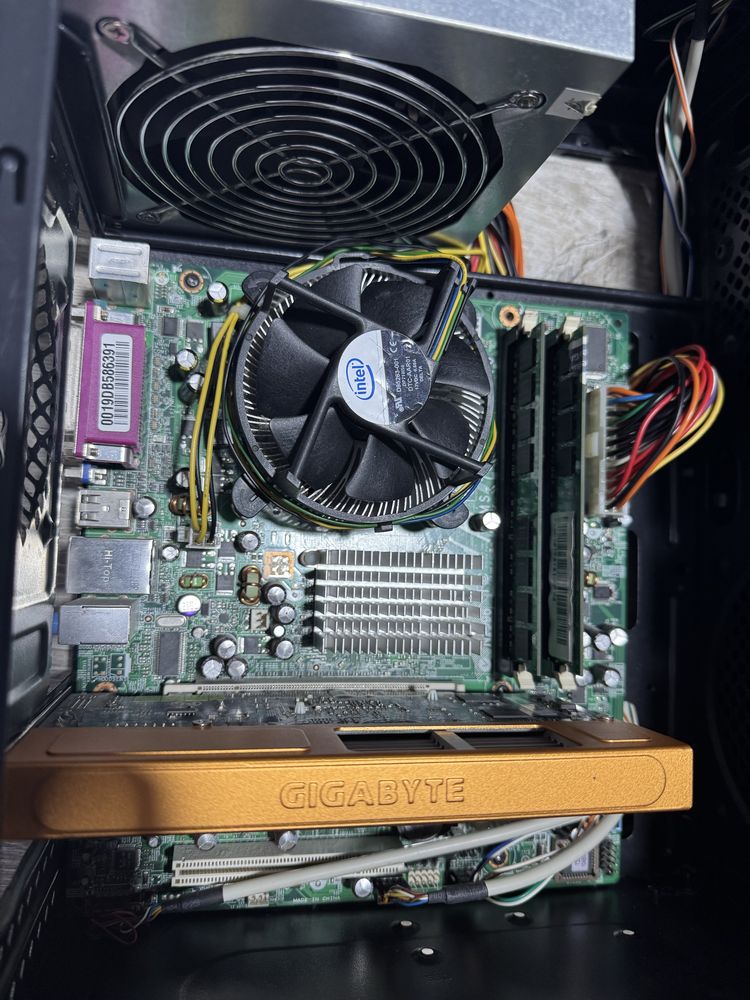 Carcasa PC + sursa 500w cu Garantie Altex + un kit vechi
